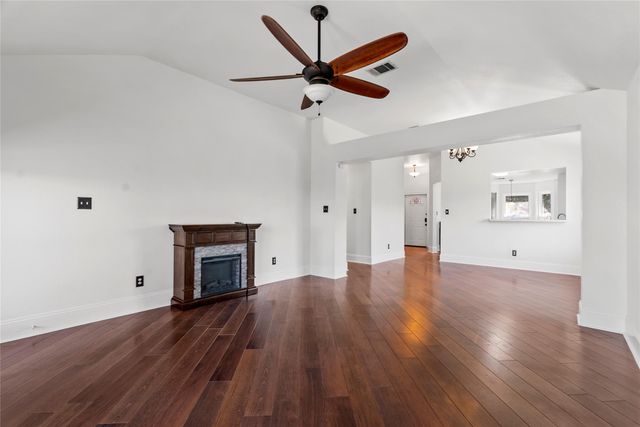 212 Valley Run TRL, Elgin, TX 78621