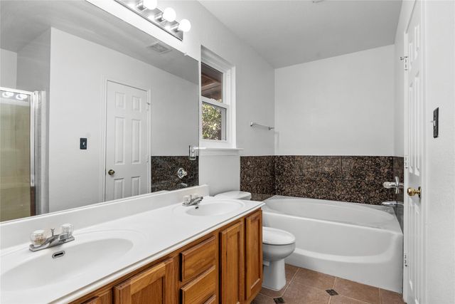212 Valley Run TRL, Elgin, TX 78621