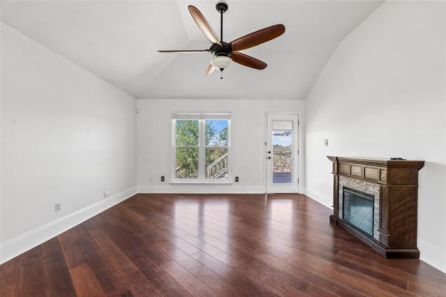 212 Valley Run TRL, Elgin, TX 78621