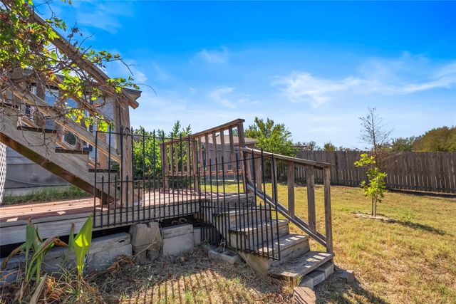 212 Valley Run TRL, Elgin, TX 78621