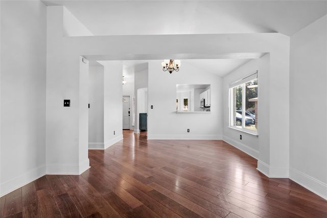 212 Valley Run TRL, Elgin, TX 78621