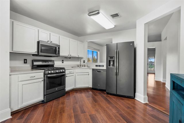 212 Valley Run TRL, Elgin, TX 78621