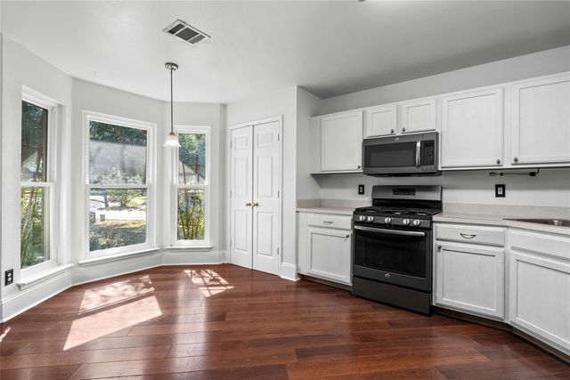 212 Valley Run TRL, Elgin, TX 78621