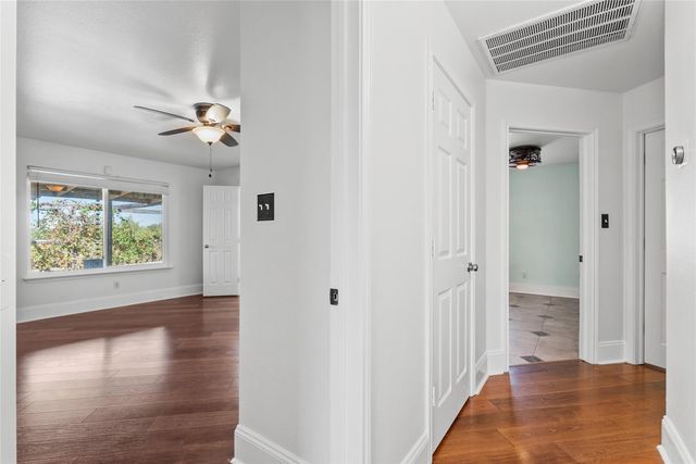 212 Valley Run TRL, Elgin, TX 78621
