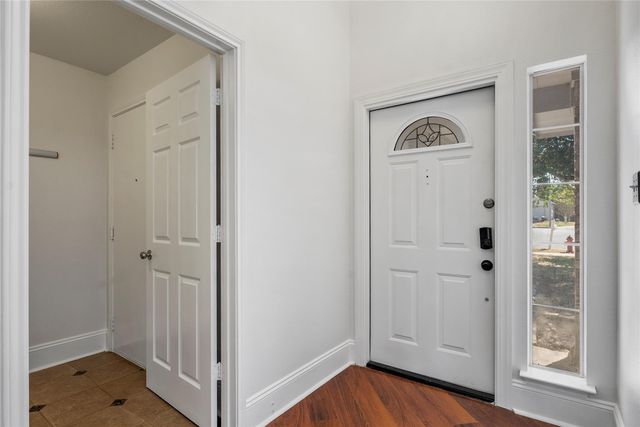 212 Valley Run TRL, Elgin, TX 78621