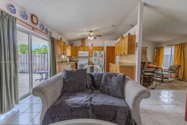 14452 SW 115th St, Miami, FL 33186