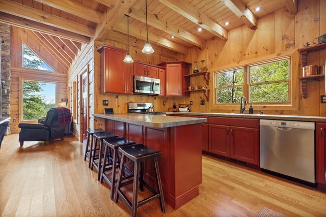 498 Lakeside Drive, Zoe, KY 41397