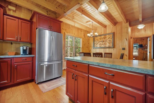 498 Lakeside Drive, Zoe, KY 41397