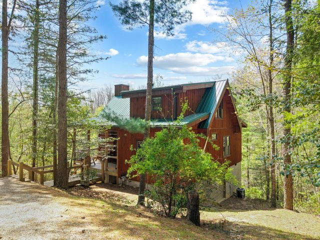 498 Lakeside Drive, Zoe, KY 41397