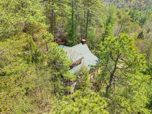 498 Lakeside Drive, Zoe, KY 41397