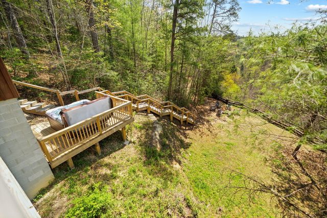 498 Lakeside Drive, Zoe, KY 41397