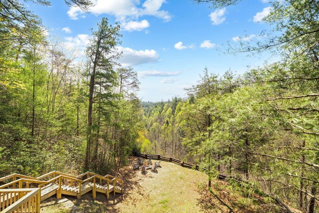 498 Lakeside Drive, Zoe, KY 41397