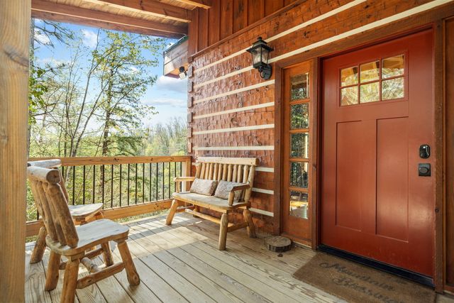 498 Lakeside Drive, Zoe, KY 41397