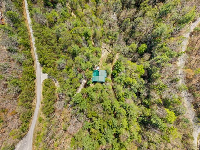 498 Lakeside Drive, Zoe, KY 41397