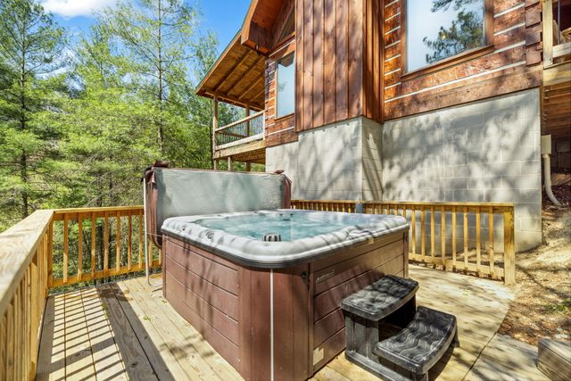 498 Lakeside Drive, Zoe, KY 41397