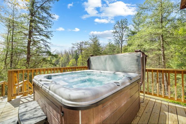 498 Lakeside Drive, Zoe, KY 41397