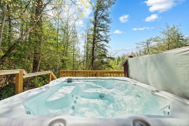 498 Lakeside Drive, Zoe, KY 41397