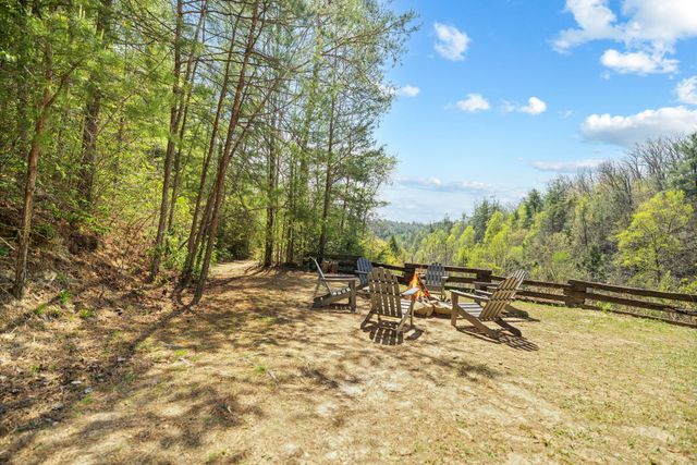 498 Lakeside Drive, Zoe, KY 41397