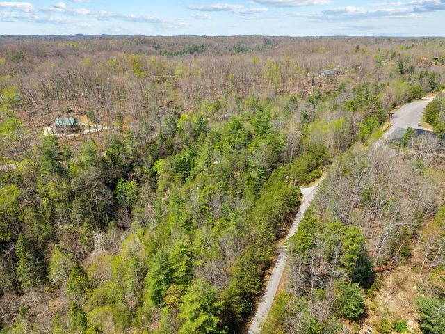 498 Lakeside Drive, Zoe, KY 41397