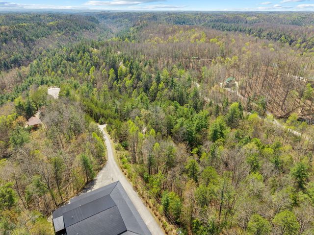 498 Lakeside Drive, Zoe, KY 41397