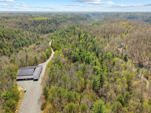 498 Lakeside Drive, Zoe, KY 41397
