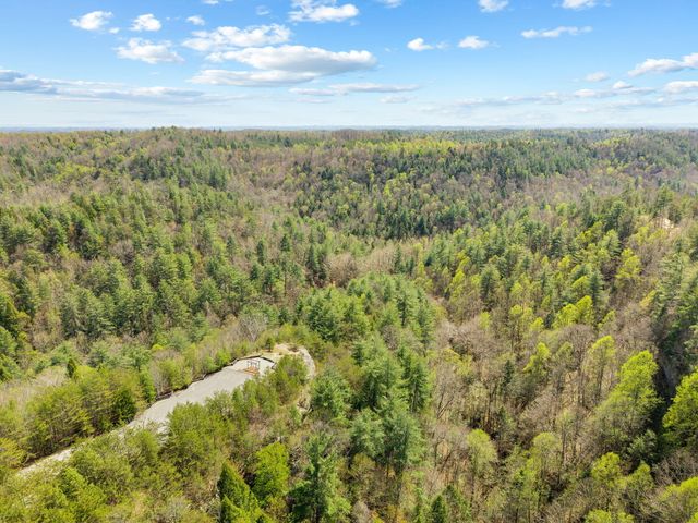 498 Lakeside Drive, Zoe, KY 41397
