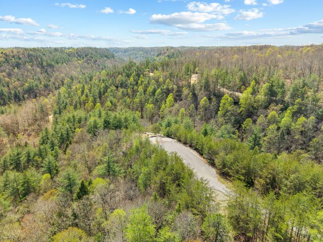 498 Lakeside Drive, Zoe, KY 41397