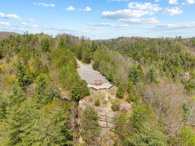 498 Lakeside Drive, Zoe, KY 41397