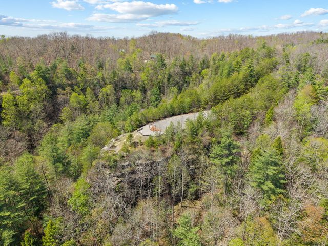 498 Lakeside Drive, Zoe, KY 41397