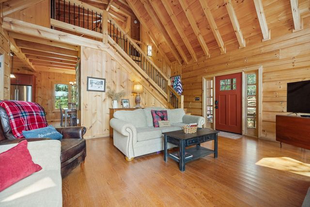 498 Lakeside Drive, Zoe, KY 41397