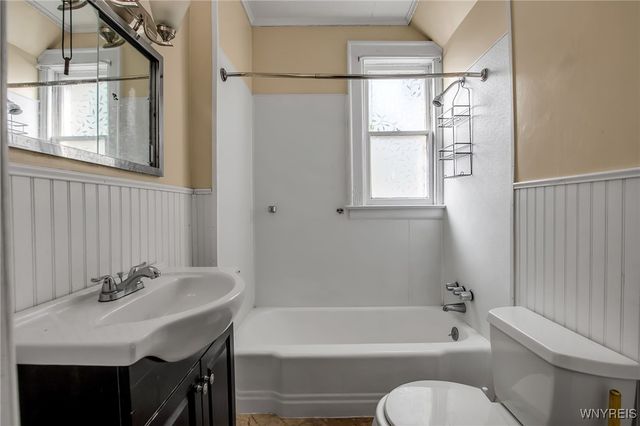 563 Tronolone Place, Niagara Falls, NY 14301