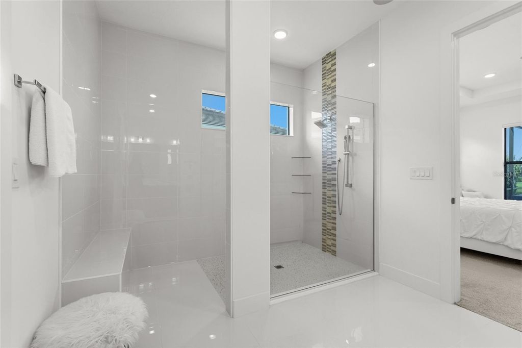 Image 9 of property listing at 5060 KIVA CIRCLE, Bradenton, FL 34211