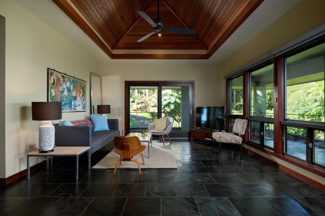 1642 W Kuiaha Rd, Haiku, HI 96708