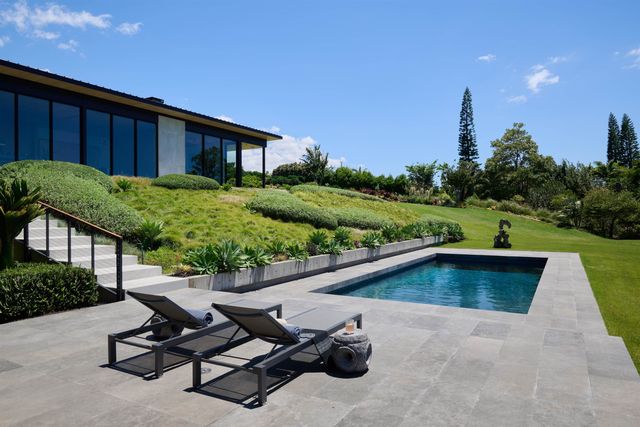 1642 W Kuiaha Rd, Haiku, HI 96708