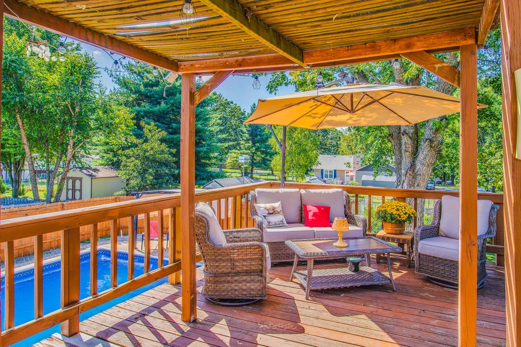 116 Hillview Drive, Joplin, MO 64804