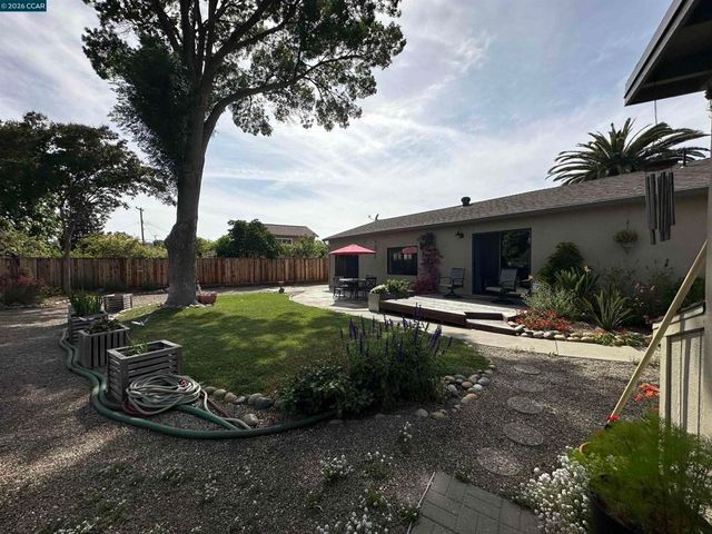1941 Rainier Ct, Martinez, CA 94553
