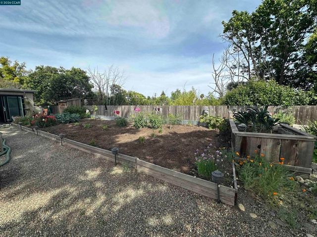 1941 Rainier Ct, Martinez, CA 94553