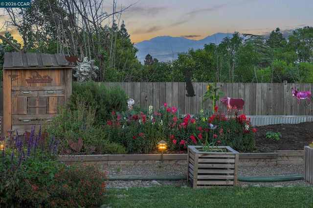 1941 Rainier Ct, Martinez, CA 94553