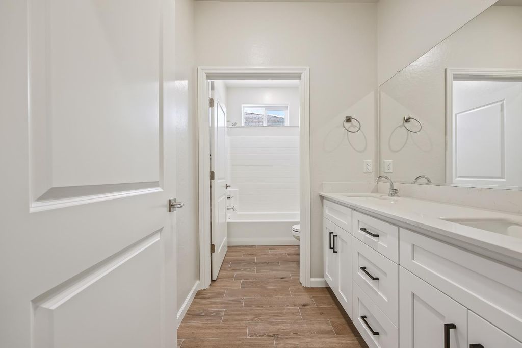 Image 11 of property listing at 4179 N Tisha Avenue, Fresno, CA 93723