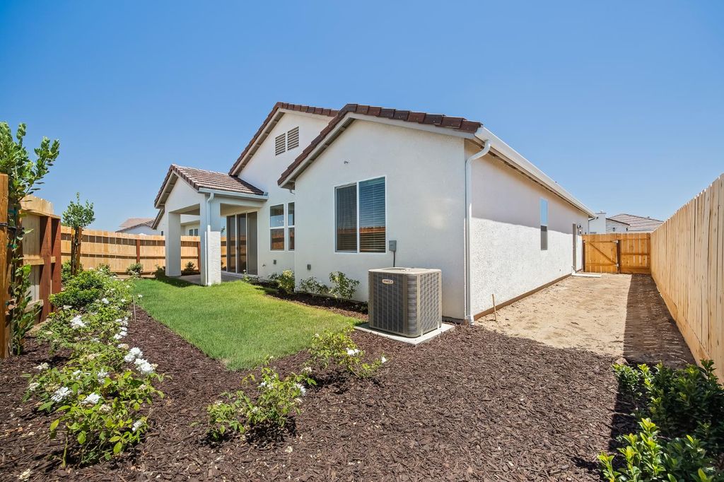 Image 13 of property listing at 4179 N Tisha Avenue, Fresno, CA 93723