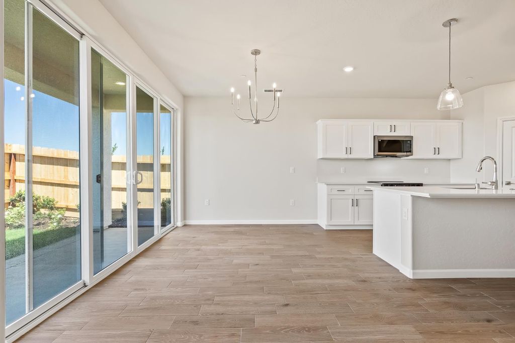 Image 5 of property listing at 4179 N Tisha Avenue, Fresno, CA 93723