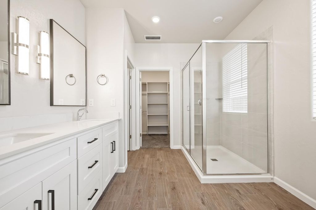 Image 9 of property listing at 4179 N Tisha Avenue, Fresno, CA 93723