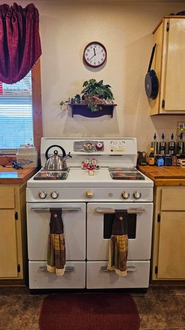 3528 County Road E 14-253, Drury, MO 65638