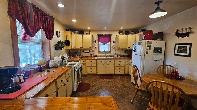 3528 County Road E 14-253, Drury, MO 65638