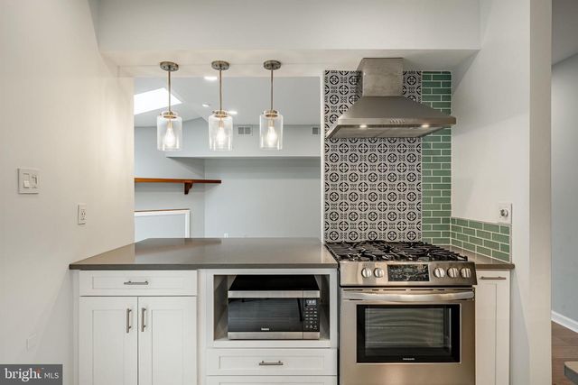 9 OAK LEAF LN, Downingtown, PA 19335