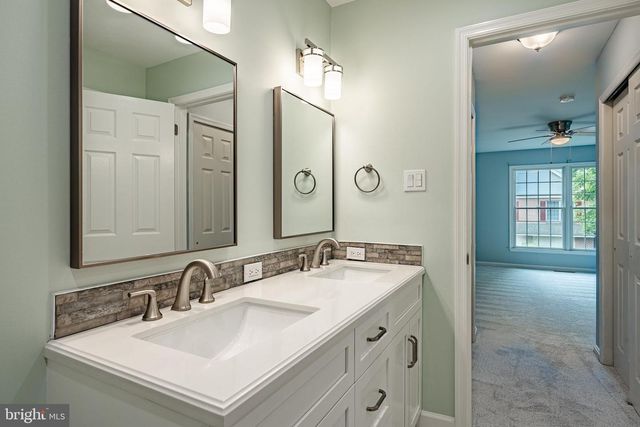 9 OAK LEAF LN, Downingtown, PA 19335