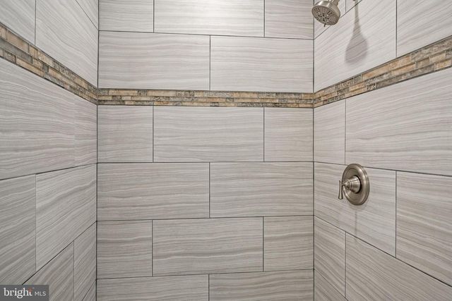 9 OAK LEAF LN, Downingtown, PA 19335