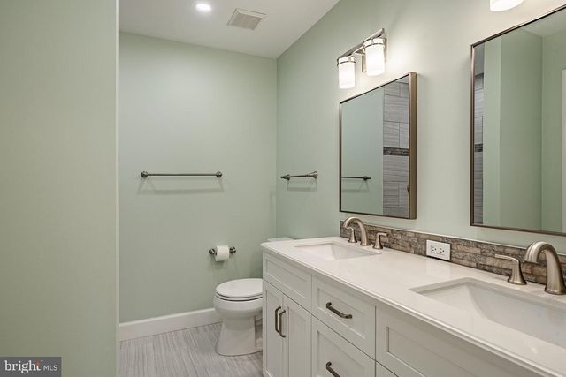9 OAK LEAF LN, Downingtown, PA 19335