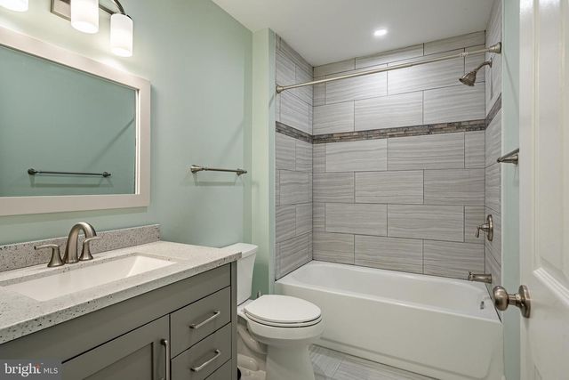 9 OAK LEAF LN, Downingtown, PA 19335