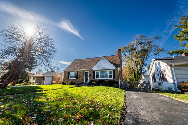 218 S Fairfield Avenue, Lombard, IL 60148